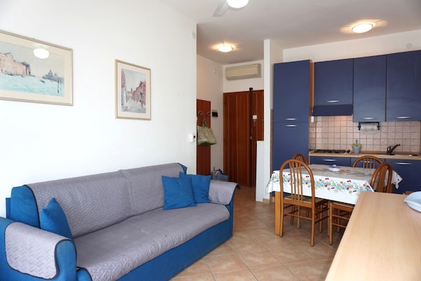 Aan zee: Licht appartement Ghirlandina 19A in Porto Santa Margherita - thumbnail 2