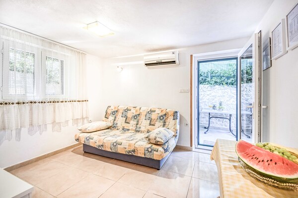 3-persoons appartement aan het strand in Povlja - thumbnail 2
