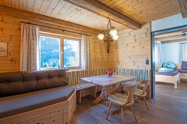 Vrijstaande berghut in Fügenberg met buitensauna en uitzicht op de Alpen - thumbnail 3