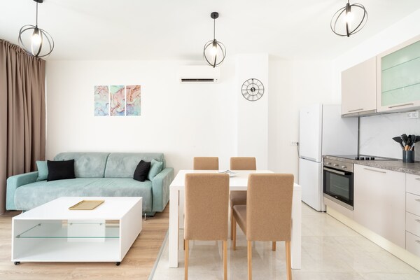 Appartement aan zee met terras en uitzicht op Vela Luka, Korčula - thumbnail 1