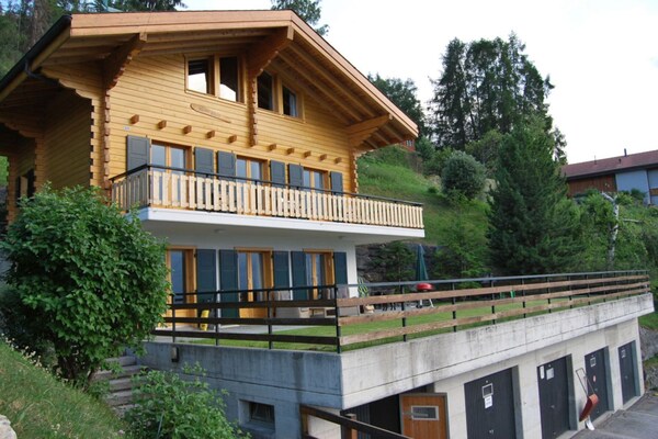 Vrijstaand chalet voor 10 aan de golfbaan in het rustige WALI - thumbnail 1