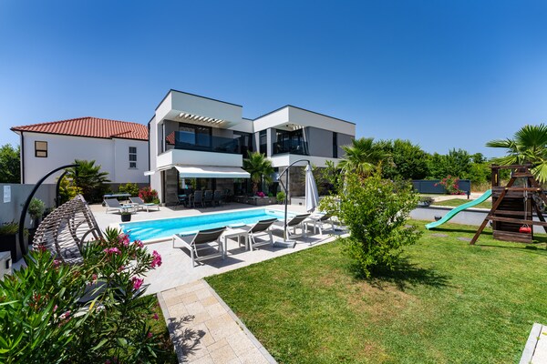Villa Nina: Ruim familieparadijs met privézwembad nabij strand Zaton - thumbnail 6