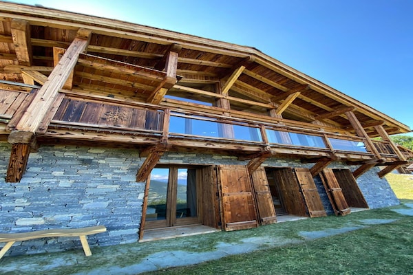 Luxe 10-persoons chalet met sauna en uitzicht op de Dent-Blanche in Les Masses - thumbnail 1