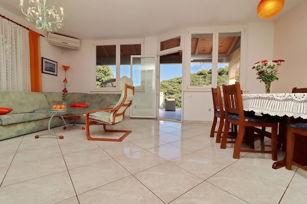 Strandappartement aan de Baai van Vrbovica, Korčula voor 8 personen - thumbnail 2