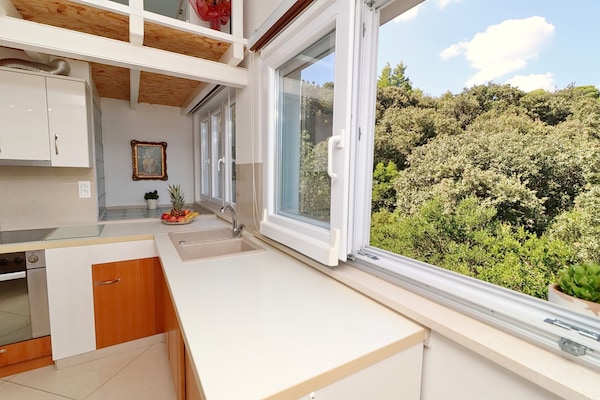 Comfortabel appartement met zeezicht in de baai van Vrbovica, Korčula - thumbnail 3