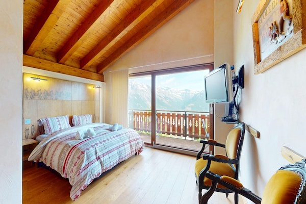 Chalet Axaari: Luxe 10-persoons chalet met zwembad en uitzicht in WALI - thumbnail 4