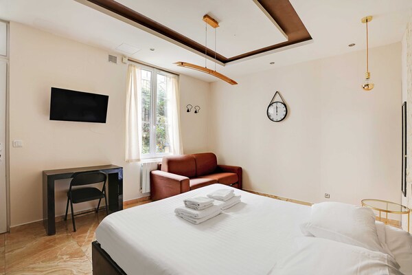 Compact studio-appartement in hartje 10e arrondissement, Parijs - thumbnail 2