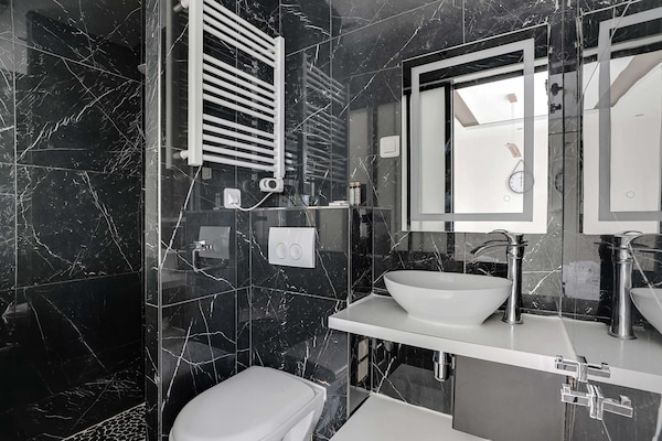Compact studio-appartement in hartje 10e arrondissement, Parijs - thumbnail 5