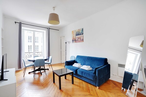 Licht 2-slaapkamerappartement in levendig Bonne-Nouvelle, Parijs - thumbnail 2