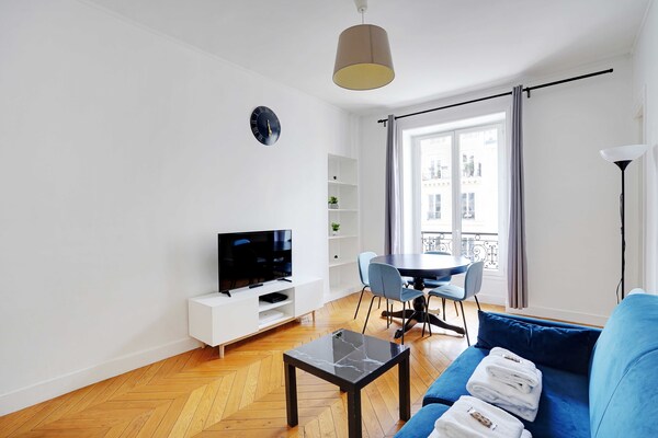 Licht 2-slaapkamerappartement in levendig Bonne-Nouvelle, Parijs - thumbnail 6