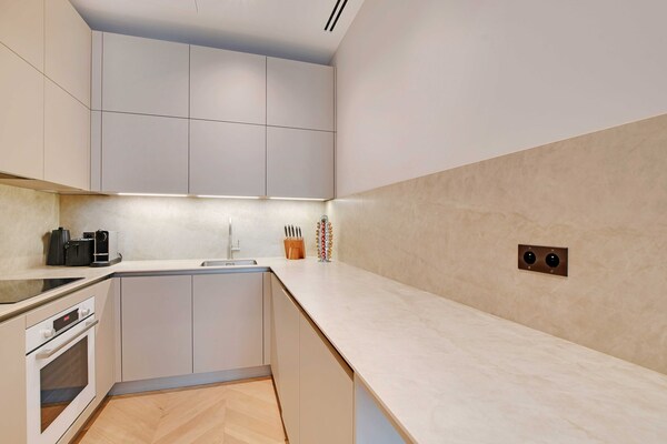 Stijlvol appartement vlakbij de Seine in het 8e arrondissement - thumbnail 3
