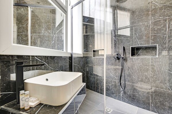 Stijlvol appartement met 2 slaapkamers in de Marais, vlakbij Place de la République - thumbnail 5