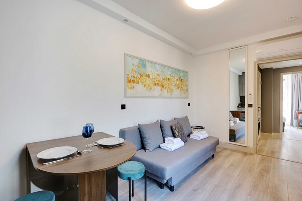 Licht appartement voor 4 in de bruisende wijk Roquette, Parijs - thumbnail 6