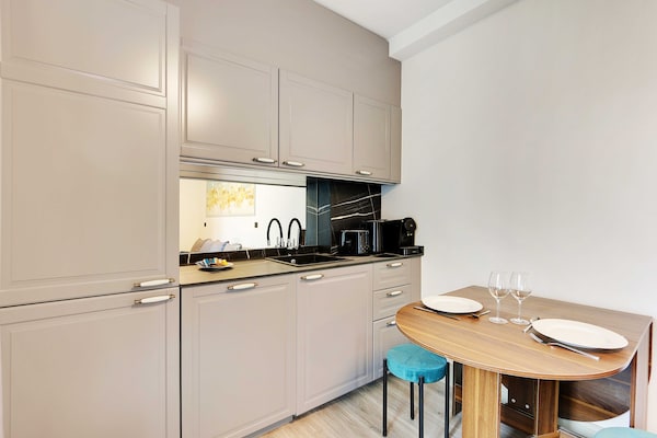 Elegant appartement in La Roquette, Parijs – 2 slaapkamers, vlakbij Square Colbert - thumbnail 2