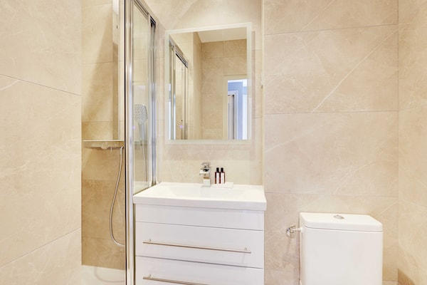 Elegant appartement in La Roquette, Parijs – 2 slaapkamers, vlakbij Square Colbert - thumbnail 5