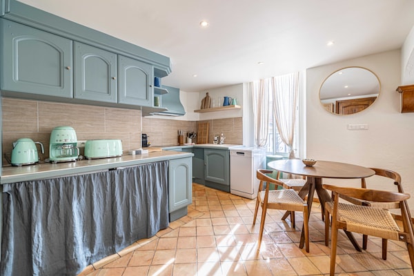 Authentiek appartement in Le Suquet, Cannes – 2 slaapkamers, 4 personen - thumbnail 2