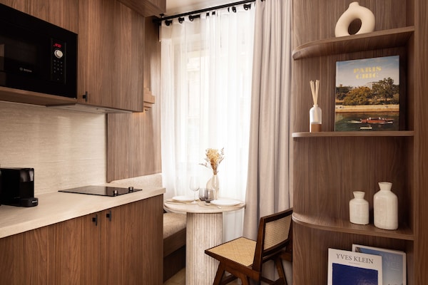 Stijlvolle studio van 20m² aan Place de l'Étoile, 16e arrondissement - thumbnail 3