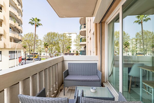 Charmant appartement met zwembad en balkon in hartje Nice - thumbnail 3