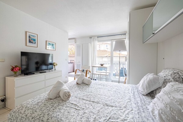Charmant appartement met zwembad en balkon in hartje Nice - thumbnail 6