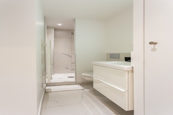 Licht studio-appartement in de levendige wijk Batignolles, Parijs - thumbnail 5