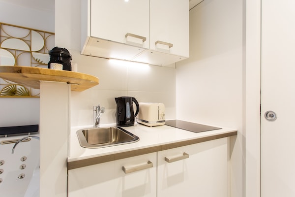 Licht studio-appartement in de levendige wijk Batignolles, Parijs - thumbnail 6