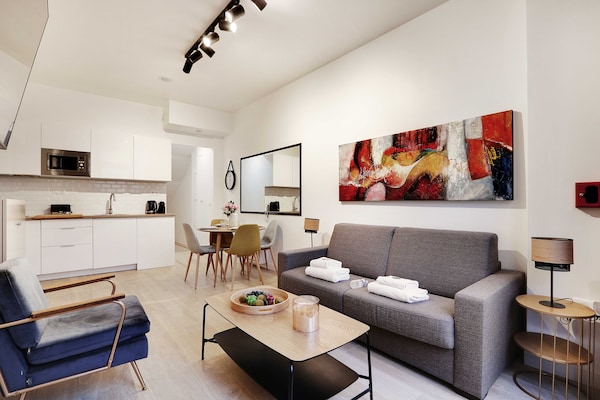 Modern appartement met jacuzzi vlak bij Sacré-Cœur in Montmartre - thumbnail 3