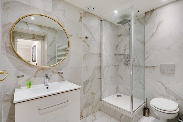 Modern appartement met jacuzzi vlak bij Sacré-Cœur in Montmartre - thumbnail 5