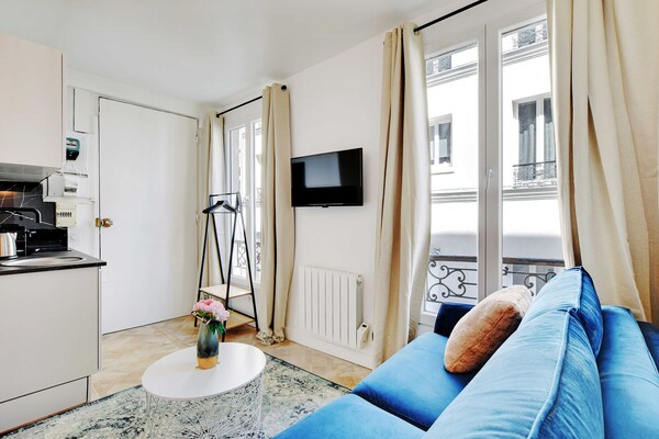 Kompakt studio-appartement in Parijs, vlakbij metro Ledru-Rollin - thumbnail 2