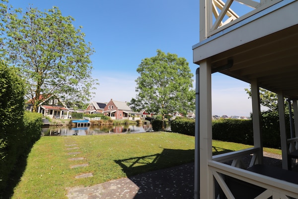 Vrijstaand vakantiehuis aan het water met eigen aanlegsteiger in Simonshaven - thumbnail 2