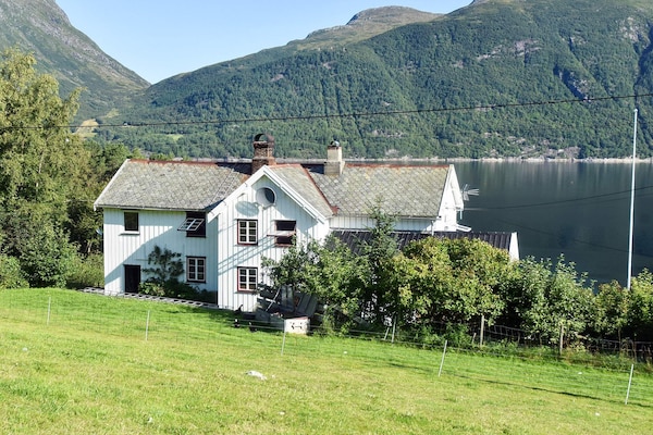 Sfeervol vakantiehuis aan de fjord met eigen kustlijn en sauna - thumbnail 3