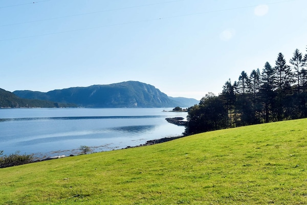 Sfeervol vakantiehuis aan de fjord met eigen kustlijn en sauna - thumbnail 2