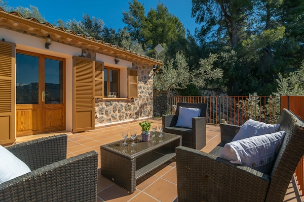 Authentieke stenen tentvilla met panoramisch uitzicht op de Tramuntana - thumbnail 1