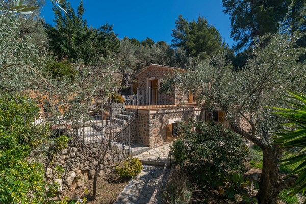 Authentieke stenen tentvilla met panoramisch uitzicht op de Tramuntana - thumbnail 2