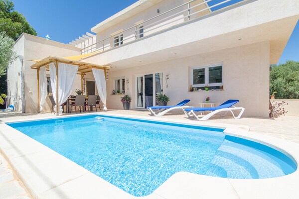 Vrijstaande villa met privézwembad, vlakbij Cala Santanyí - thumbnail 1