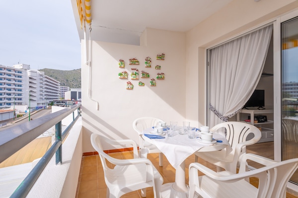 Modern appartement aan golfbaan met bergzicht, op 1 km van het strand - thumbnail 2