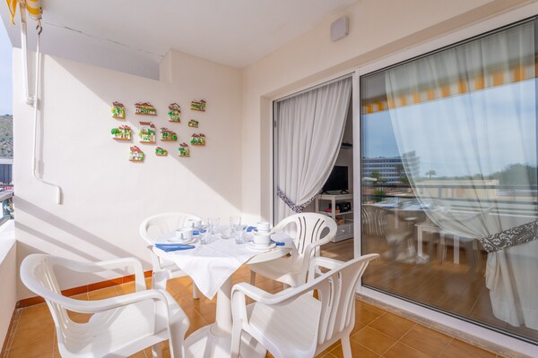 Modern appartement aan golfbaan met bergzicht, op 1 km van het strand - thumbnail 3