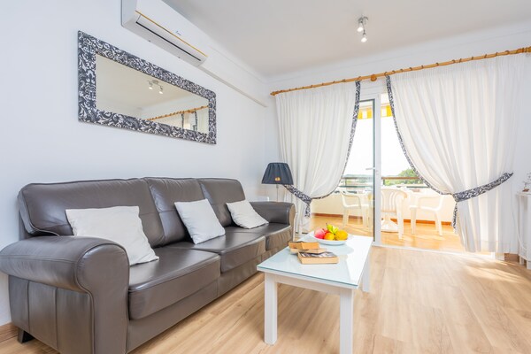 Modern appartement aan golfbaan met bergzicht, op 1 km van het strand - thumbnail 4