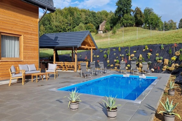 Ruim vakantiehuis met privézwembad voor 10 personen in de bergen van Wiśniowa - thumbnail 1