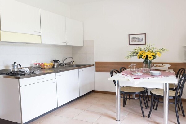 Knusse bungalow voor 4 aan het Gardameer met zwembadparadijs in Lazise - thumbnail 3