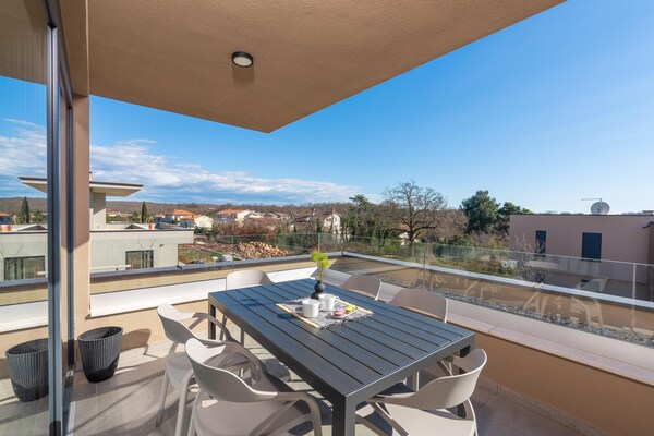 Quercus Village Penthouse: luxe appartement met zeezicht en bubbelbad in Brtonigla - thumbnail 2