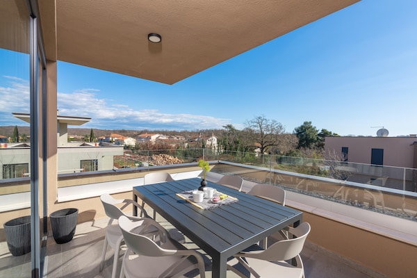 Op 500 m van zee: Luxe villa in Brtonigla met bubbelbad - thumbnail 2