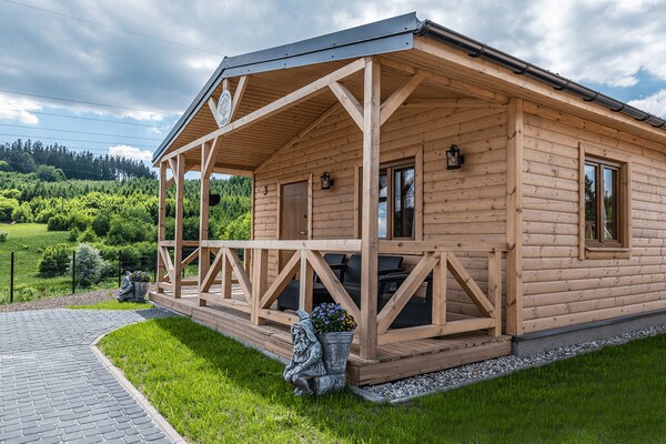 Houten chalet voor 6 in Duszniki Zdrój met privéterras en optionele spa - thumbnail 1