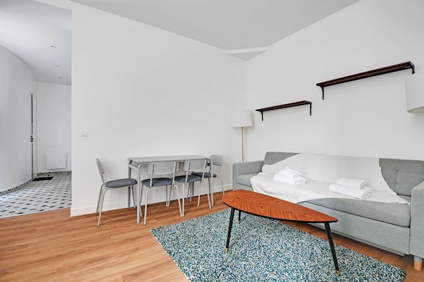 Licht appartement voor 4 in levendig Montmartre, Parijs - thumbnail 2