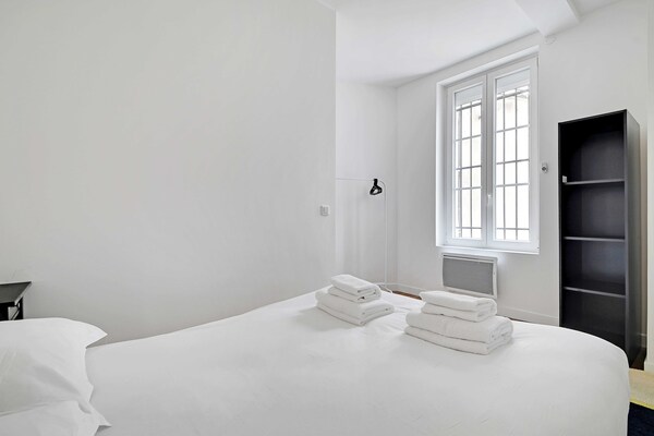 Licht appartement voor 4 in levendig Montmartre, Parijs - thumbnail 4