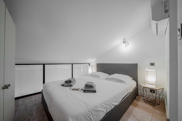Gerenoveerd 2-slaapkamer appartement aan de Forville-markt in Cannes - thumbnail 4