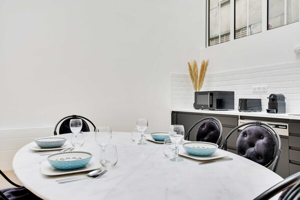 Authentiek appartement in bruisend 11e arrondissement, vlakbij Place Voltaire - thumbnail 5
