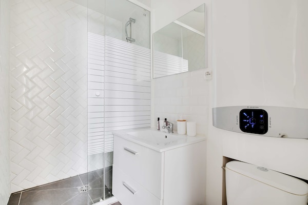 Compacte Parijse studio in levendig Quartier de la Roquette, 11e arrondissement - thumbnail 5
