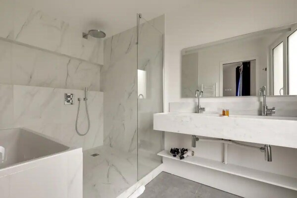 Ruim 4-slaapkamer appartement in Bonne-Nouvelle, vlakbij Porte Saint-Denis - thumbnail 4