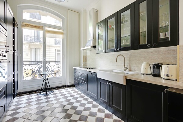 Ruim en elegant appartement van 120 m² in de chique wijk Porte Dauphine, Parijs - thumbnail 2