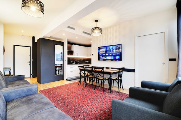 Stijlvol appartement met 2 slaapkamers in levendig Parijs 9e - thumbnail 2